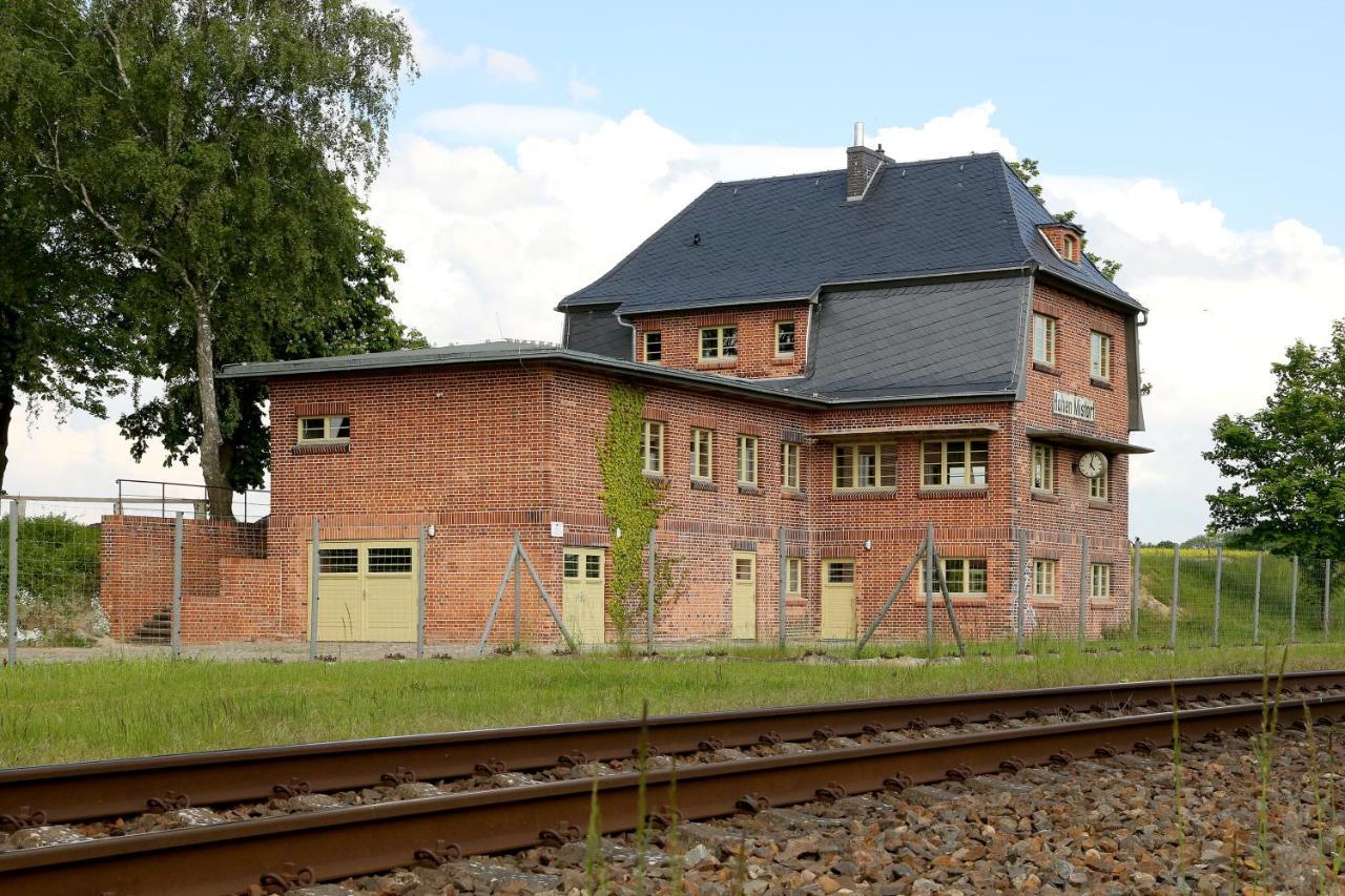 Bahnhof Hohen Mistorf Apartment Exterior foto